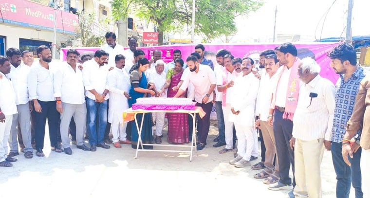 చందానగర్‌లో ఘనంగా ఎమ్మెల్యే మాధవరం కృష్ణారావు జన్మదిన వేడుకలు