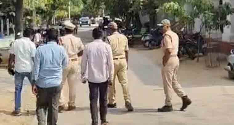 కోర్టులకి బాంబు బెదిరింపు మెయిల్