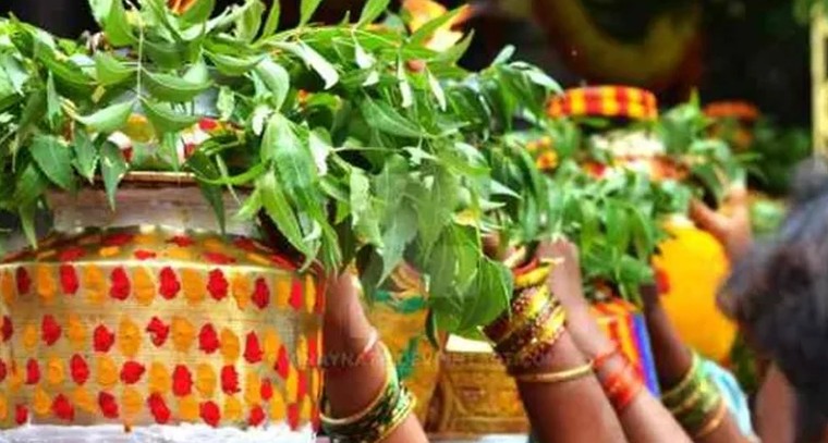 రాష్ట్రంలో ఎల్లుండి బోనాల పండుగ సెలవు