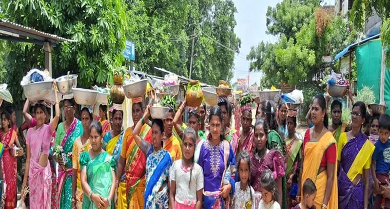 గొర్లవీడులో ఘనంగా గ్రామ దేవతలకు బోనాలు సమర్పణ