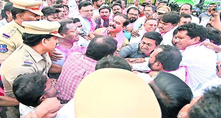 బీఆర్ఎస్ నాయకులను అడ్డుకున్న పోలీసులు..
