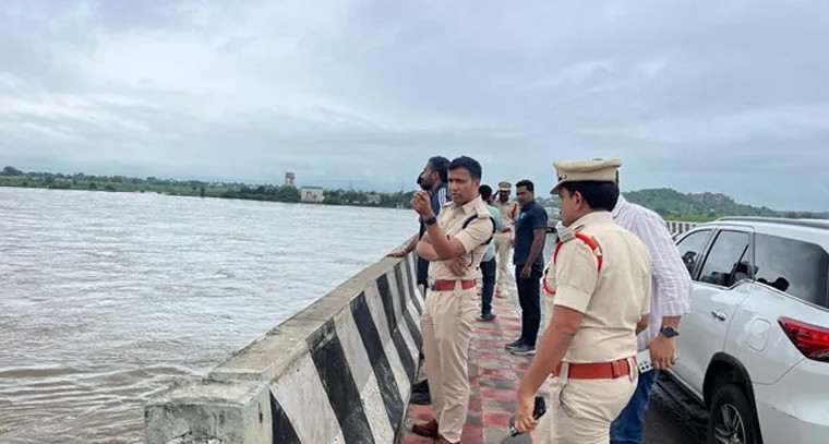 వర్ష ప్రభావిత ప్రాంతాలను పరిశీలించిన ఎస్పీ