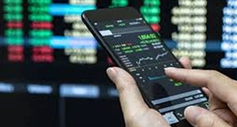 ఫ్లాట్‌గా కదలాడుతున్న స్టాక్‌ మార్కెట్‌ సూచీలు