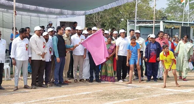 బోథ్ ఎమ్మెల్యే అనిల్ జాదవ్: క్రీడల్లో విద్యార్థులు రాణించాలి