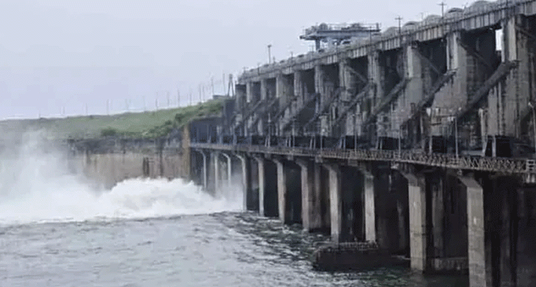 సింగూర్ మూడు గేట్లు మూసినేత