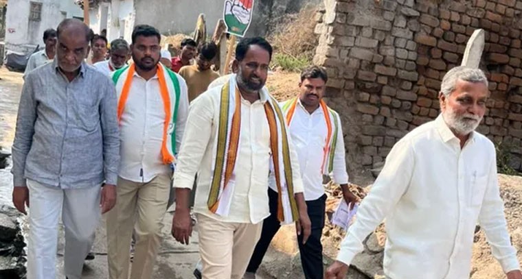  ఇంటింటికీ వెళ్లి మద్దతు కోరిన నాయకు