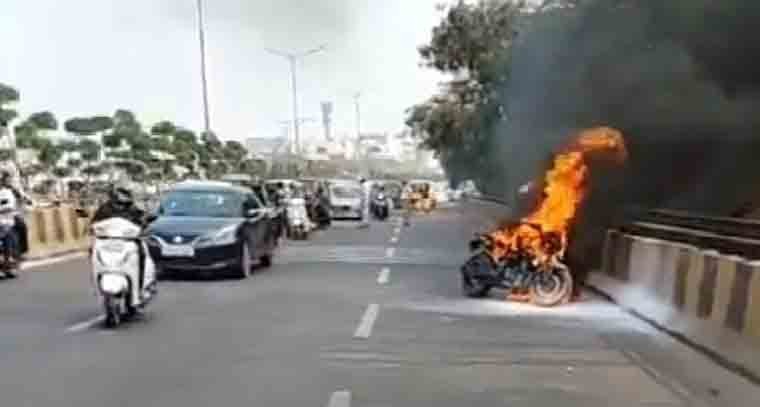 కేబుల్ బ్రిడ్జి మీద అగ్ని ప్రమాదం
