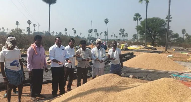  రైతులకు బోనస్ డబ్బులు చెల్లించాలి