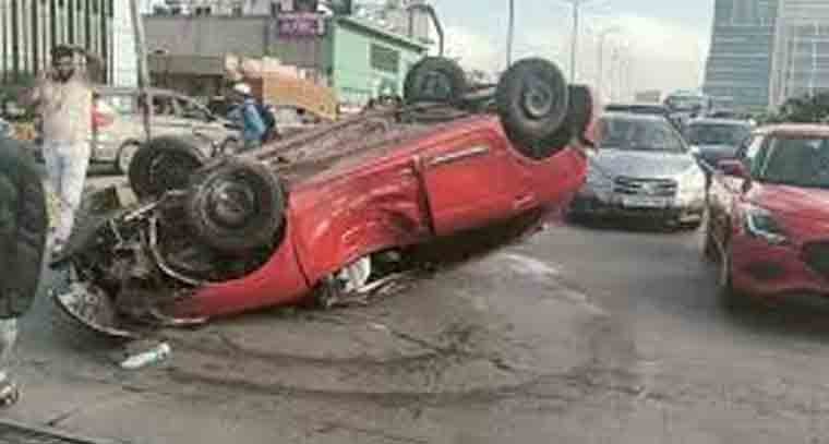 హైదరాబాద్ లో కారు బీభత్సం