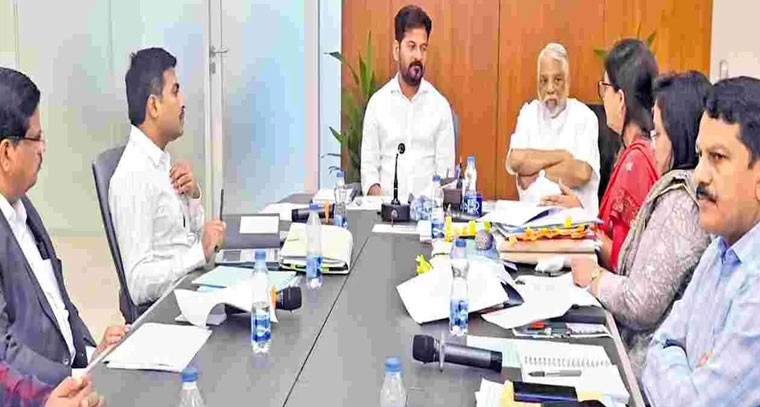 ఇంజినీరింగ్‌ కళాశాలల్లో పెరుగుతున్న ఫీజుల పట్ల తీవ్ర ఆగ్రహం వ్యక్తం చేసిన.. రేవంత్‌రెడ్డి 