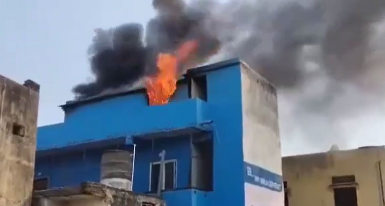 చేగుంటలో జేబీ ట్రేడర్స్‌లో అగ్ని ప్రమాదం