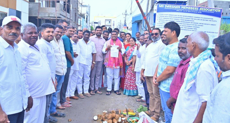 సిసి రోడ్డు నిర్మాణ పనులకు శంకుస్థాపన చేసిన ఎమ్మెల్యే   గూడెం మహిపాల్ రెడ్డి
