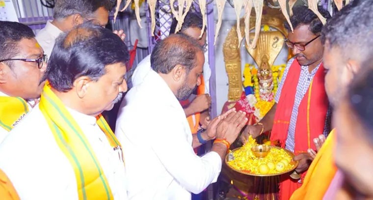 సిద్దయ్య గుట్టలో మూడో రోజు ప్రారంభమైన మంత్రి పాదయాత్ర