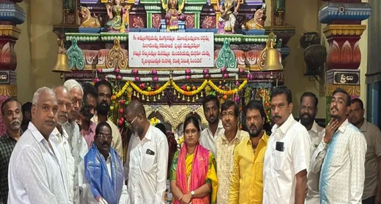 చదువుల తల్లి సరస్వతిని ప్రతి విద్యార్థులు పూజించాలి