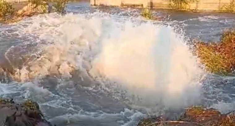 పైపులైన్‌ లీకేజీ... తాగునీటి సరఫరాకు అంతరాయం