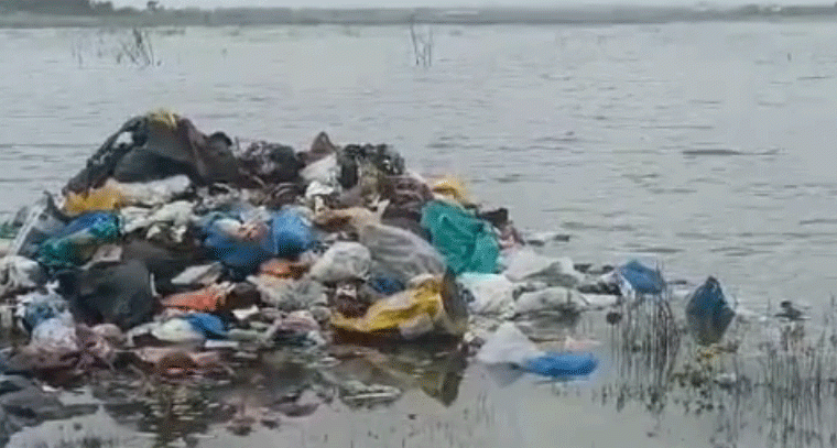 చెరువును సంరక్షించాలిని టిడిపి నేతల డిమాండ్