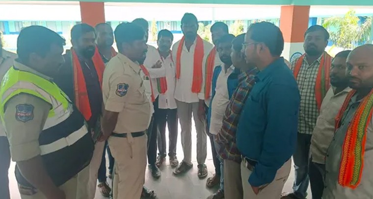 వినాయక పూజల నిలిపివేత పై హిందూ సంఘాల ఆగ్రహం