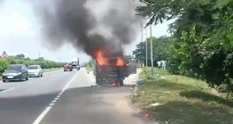  జాతీయ రహదారిపై బోలెరో వాహనం దగ్ధం
