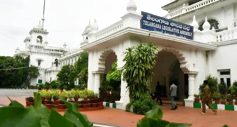 ఎమ్మెల్యేలకు భారీ షాక్.. నోటీసులు జారీ