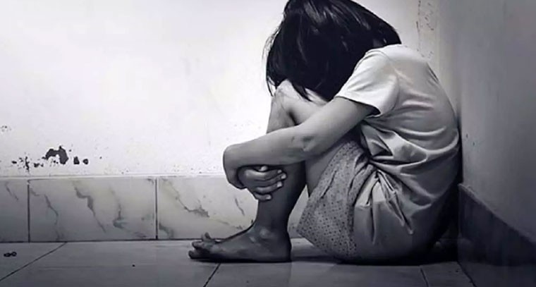 సినిమా అవకాశాల ముసుగులో తొమ్మిదవ తరగతి విద్యార్థినిపై లైంగిక దాడి