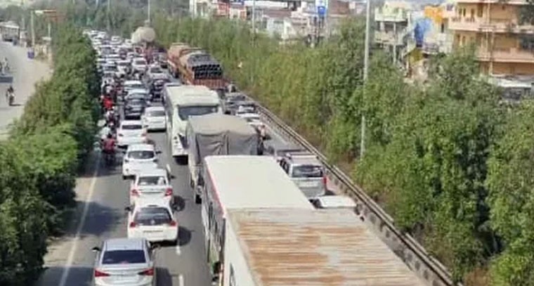 చిట్యాల జాతీయ రహదారిపై వాహనాల కిలోమీటర్ల మేర రద్దీ