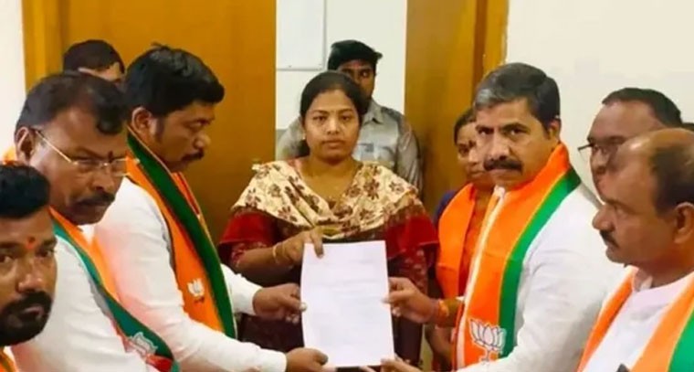 అదనపు కలెక్టర్ కు బీజేపీ నేతలు ఫిర్యాదు