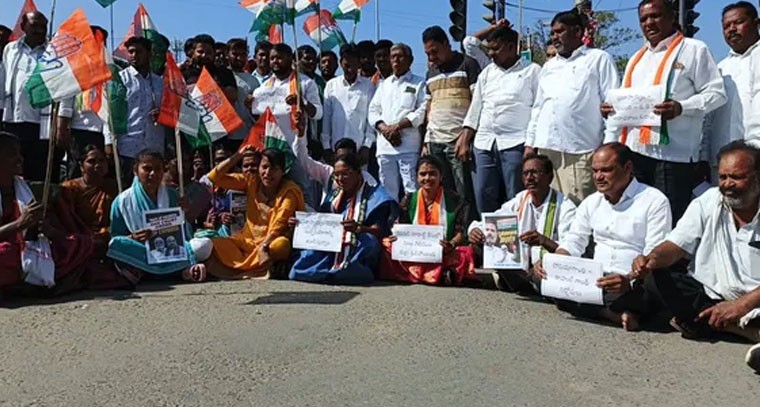 నేషనల్ హెరాల్డ్ కేసు: బీజేపీ అరాచకాలపై కాంగ్రెస్ ఆసిఫాబాద్ లో ధర్నా