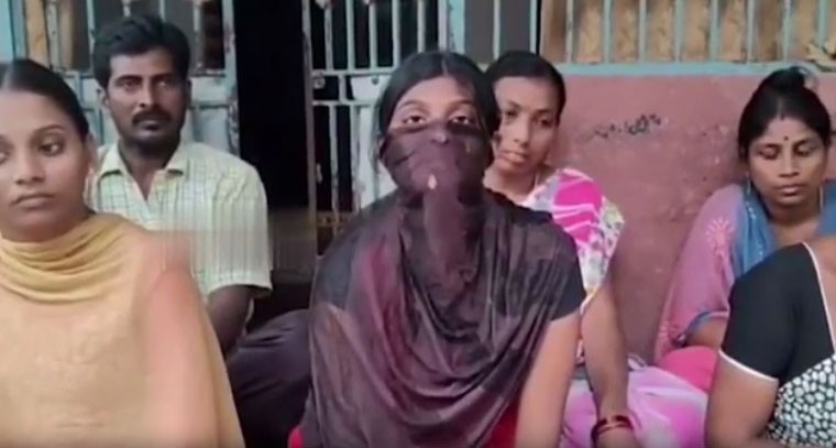 పెళ్లి చేసుకుంటానని మోసం.. ప్రియుడి ఇంటి ముందు ప్రియురాలి ధర్నా