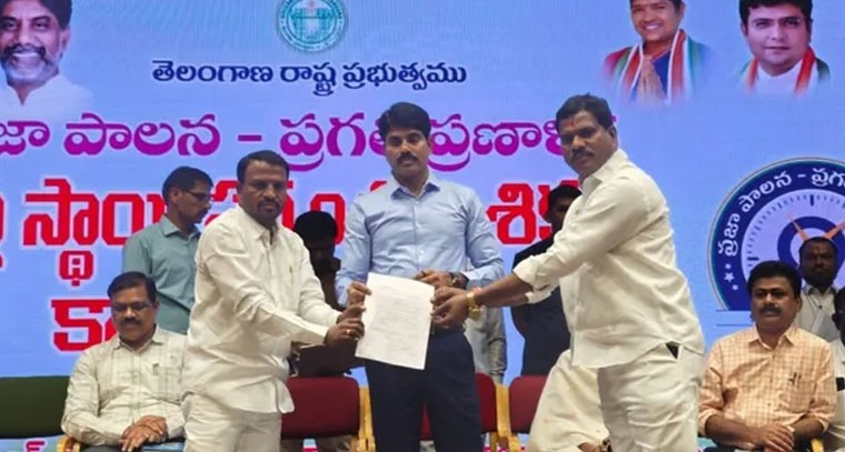 జిల్లా కలెక్టర్ నారాయణరెడ్డికి వినతిపత్రం