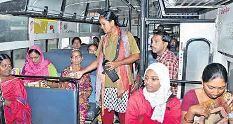 ప్రయాణికురాలిపై ఆర్టీసీ కండక్టర్ అసహనం
