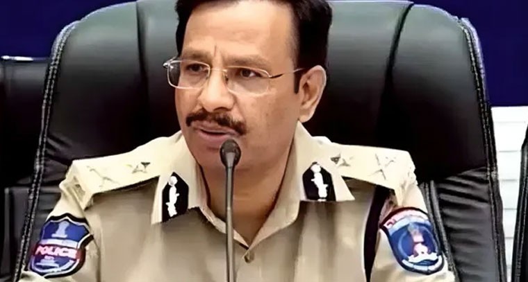 తల్లిదండ్రులను రోడ్డుపై వదిలేస్తే కఠిన చర్యలు: సీపీ సజ్జనార్