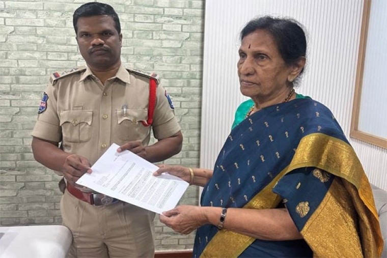 మాగంటి గోపీనాథ్ మృతిపై పోలీసులకు ఫిర్యాదు చేసిన ఆయన తల్లి