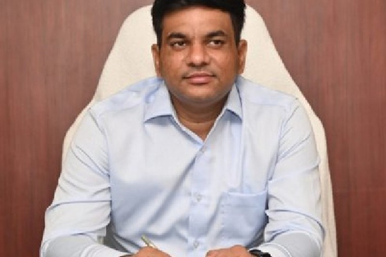 మాతా శిశు ఆరోగ్య కేంద్రంలో పండంటి బిడ్డకు జన్మనిచ్చిన కమిషనర్ భార్య