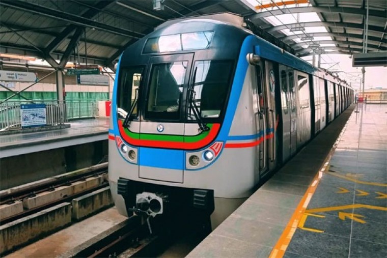 మెట్రోలో రద్దీ తగ్గించేందుకు 6 కోచ్‌ల రైళ్ల ప్రతిపాదన