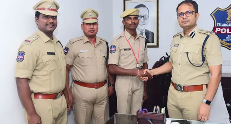 పరుగు క్రీడల్లో రాణించిన కానిస్టేబుల్ ను అభినందించిన సీపీ