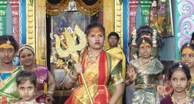 సరస్వతి దేవిగా అలంకారంలో శ్రీ కాళీ దుర్గా మాత