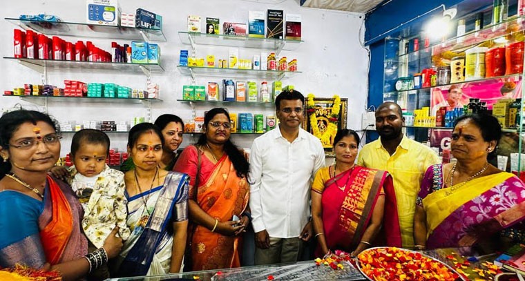 కెపి వివేకానంద్ గారి చేతులమీదుగా.. శ్రీ వెంకటేశ్వర జనరల్ మెడికల్ స్టోర్ ప్రారంభం