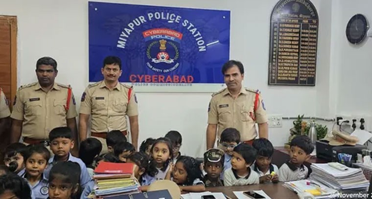 విద్యార్థులకు పోలీసుల విధివిధానాలుపై అవగాహన కల్పించిన మియాపూర్ పోలీసులు