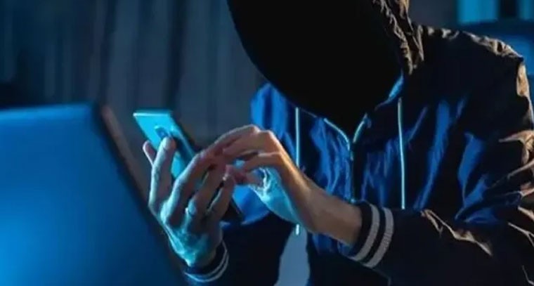 మాజీ బ్యాంక్ మేనేజర్ నుంచి రూ.1.44 కోట్లు దోచుకున్న సైబర్ నేరగాళ్లు