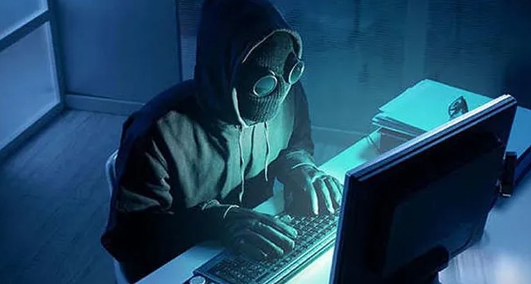 సైబర్ నేరగాళ్ల వలలో పంచాయతీ ఆపరేటర్