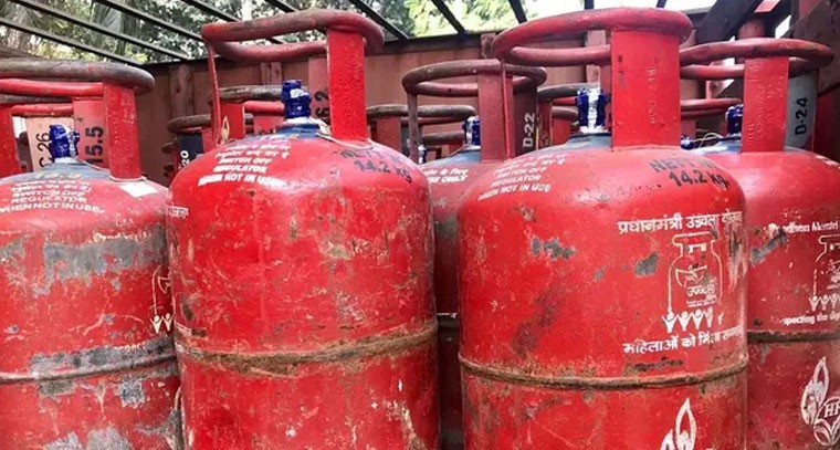 గుడ్ న్యూస్.. తగ్గిన గ్యాస్ సిలిండర్ ధరలు