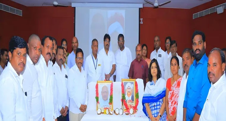  దొడ్డి కొమురయ్య స్పూర్తి కొనసాగిద్దాం: కలెక్టర్