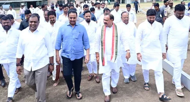 HYDకి ఖర్గే.. సభాస్థలిని పరిశీలించిన కాంగ్రెస్ నేతలు