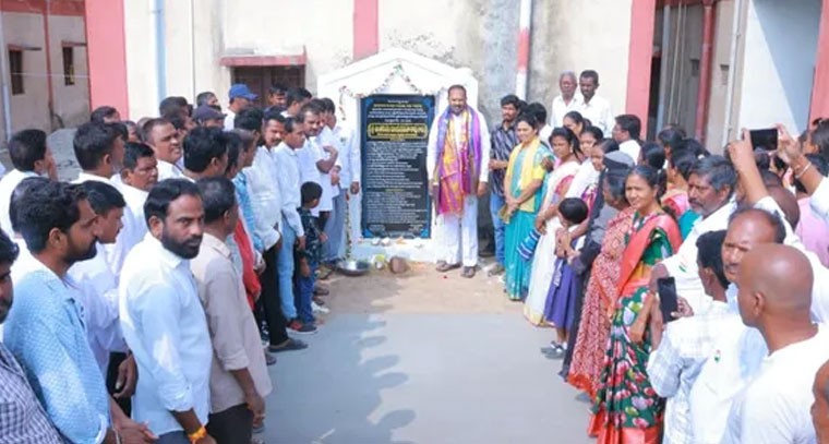 డబుల్ ఇళ్ల వద్ద అన్ని సౌకర్యాలు: ఎమ్మెల్యే