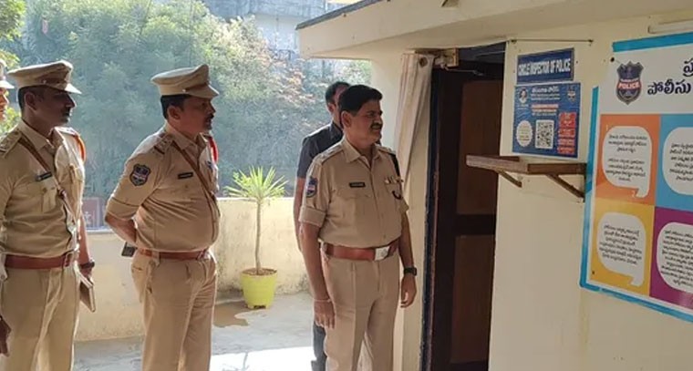 పెద్దపల్లి పోలీస్ స్టేషన్లో డీసీపీ రామ్ రెడ్డి ఆకస్మిక తనిఖీ