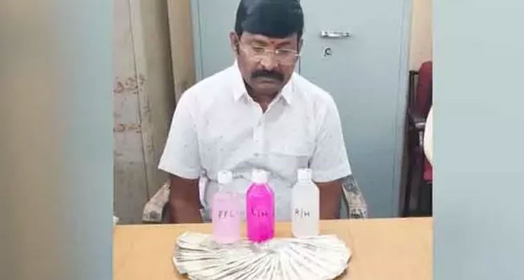 ఏసీబీకి రెడ్‌హ్యాండెడ్‌గా దొరికిన దేవాదాయ శాఖ ఇన్‌స్పెక్టర్‌