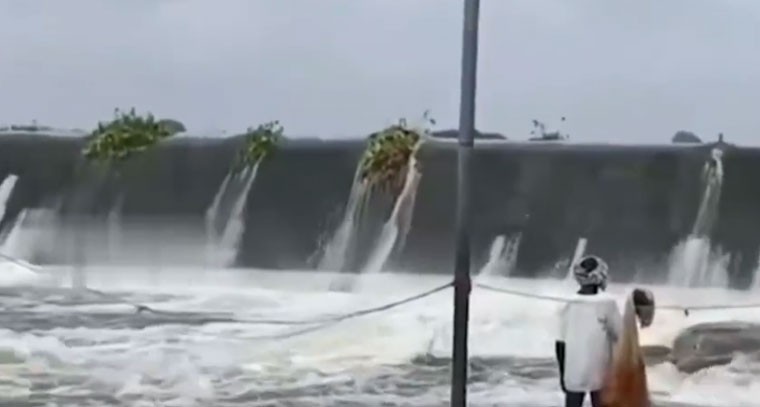 ఏడుపాయల వనదుర్గా మాత ఆలయం మూసివేత