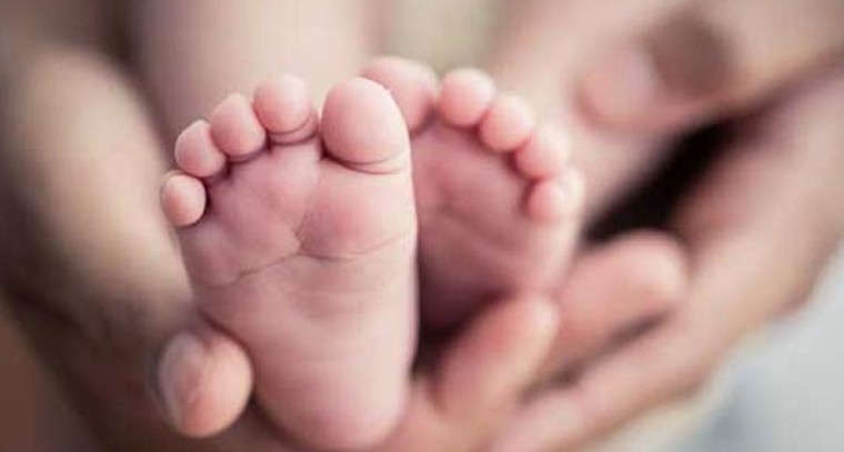 హైదరాబాద్‌లో బాలుడి దుర్మరణం.. గేటు ప్రమాదంలో చిన్నారి బలి

