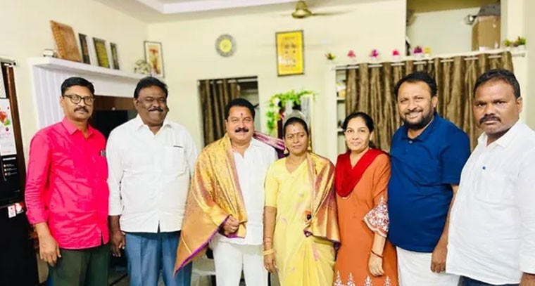 దేవరకొండ నూతన మున్సిపాలిటీ చైర్మన్ సన్మానించిన