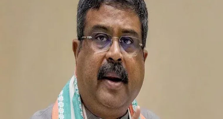 కేంద్ర విద్యాశాఖ మంత్రి ధర్మేంద్ర ను కలిసిన సీఎం రేవంత్ రెడ్డి